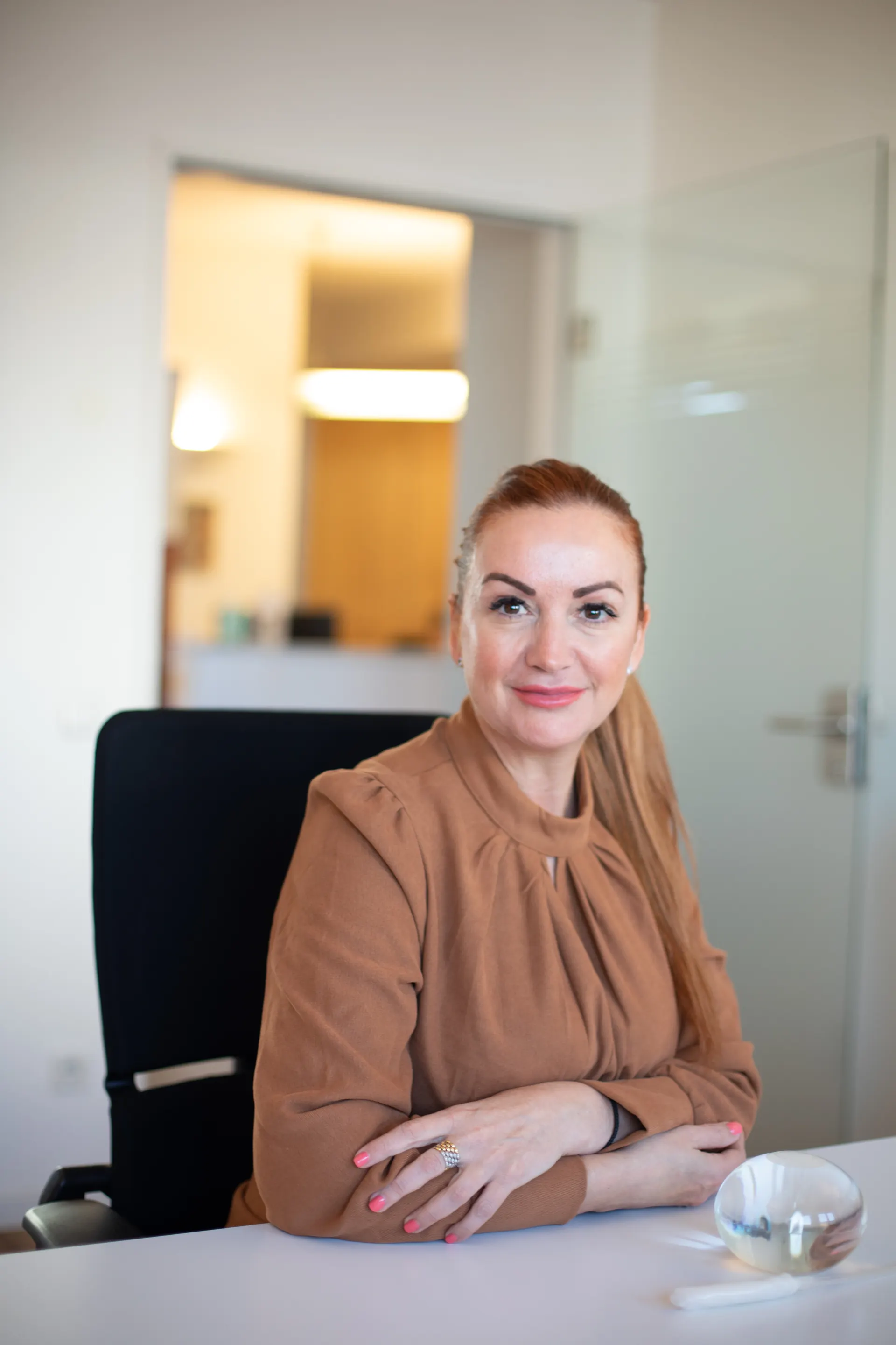 Beraterin von Weight Doctors® am Schreibtisch