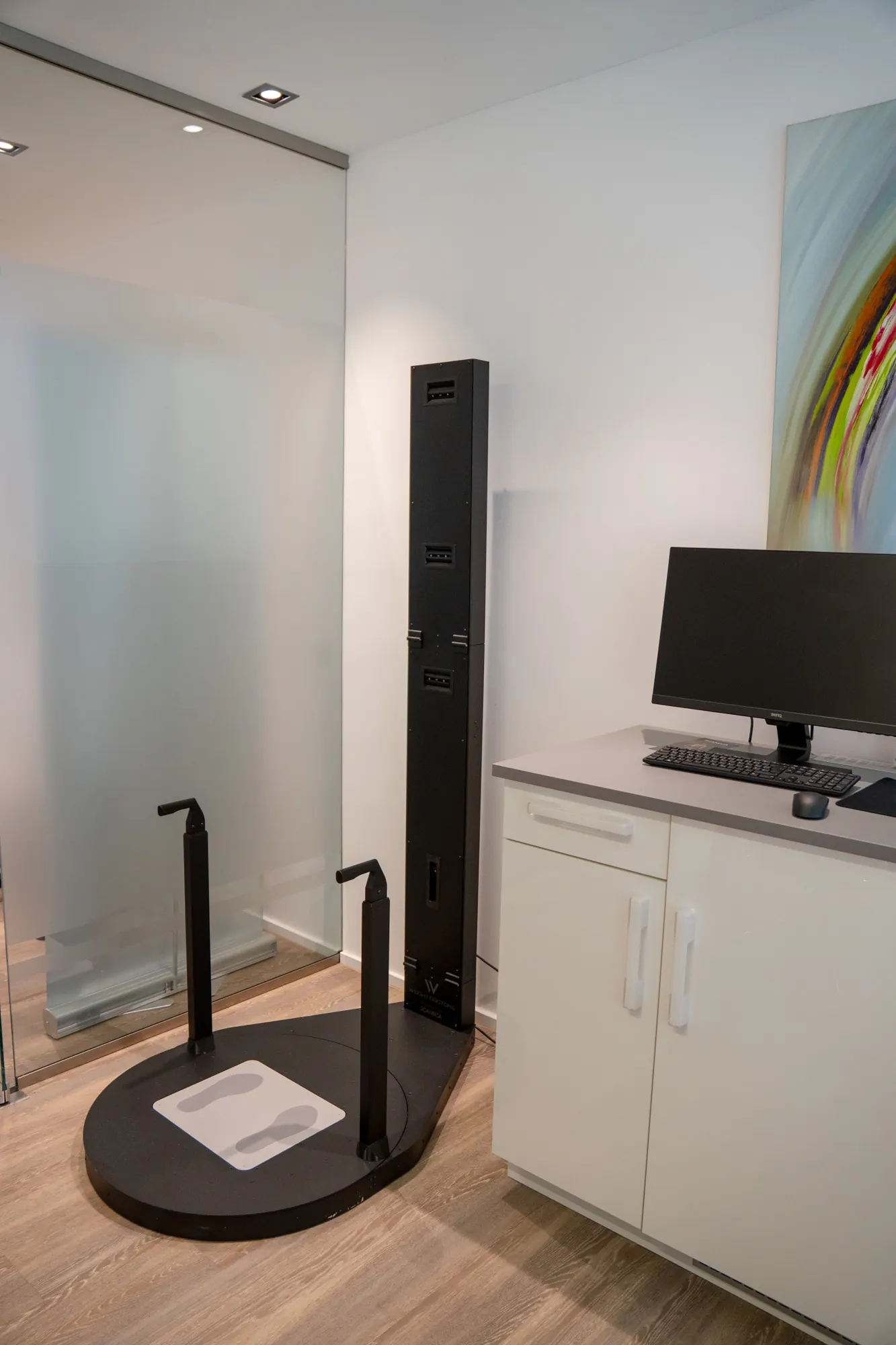 The Weight Doctors® 3D Bodyscanner with rotating platform in a treatment room