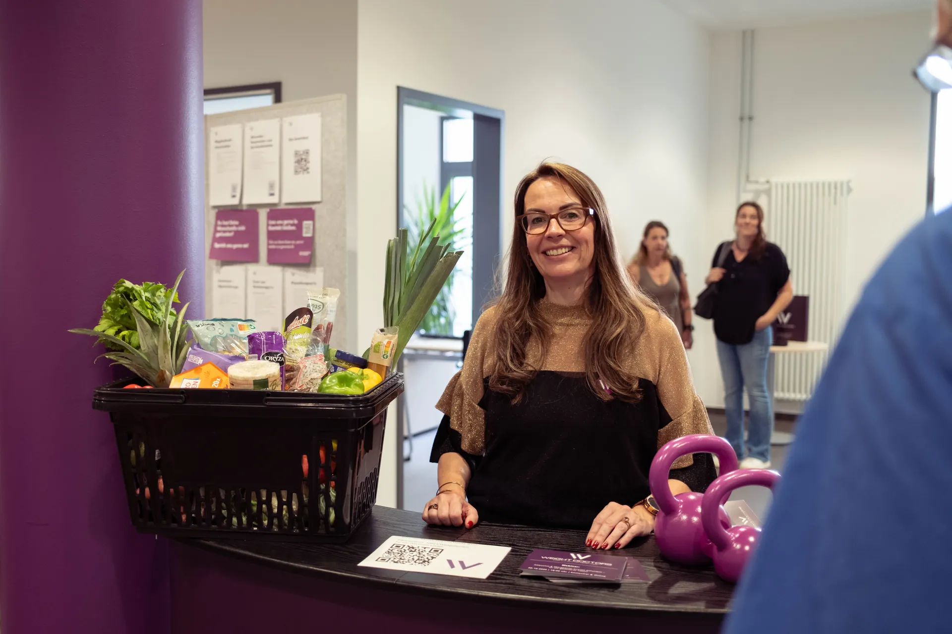 Weight Doctors® Team mit frischem Obst und Gemüse